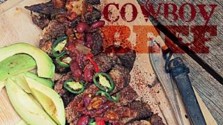 Cowboy Beef: Grillattu&Kahvi-Chili Maustettu Välikyljys& Papusalsaa