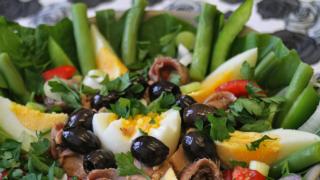 Salade Nicoise ja Nizzan salaatti - valitse näistä