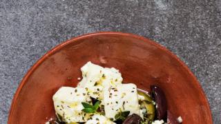 Lämpimät feta-oliivi bruschetat