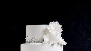 Hopeinen hääkakku - Silver Wedding Cake