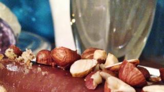 Kulloon kartanon nimikkoleivonnainen: Pähkinä-nougatkakku