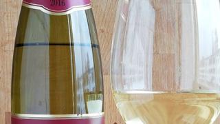Kivan pirtsakkaa Pinot Blanc, aliarvostettu Viini joita tietojeni mukaan löytyy vaan tämä Alkon hyllyiltä. #valkoviini #valkkari #viini #lasissa #Herkkusuunlasissa #lasissajuurinyt #herkkusuu #juomaa 