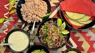 Vapputacot: kaktustortillaa, ravunlihaa ja rapeaa salaattia