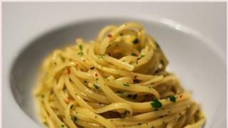 Spaghetti "ajo, ojo e peperoncino" - Simppeli valkosipuli-chilipasta