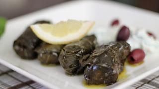 Potkupalloruokaa: kreikkalaiset viininlehtikääryleet