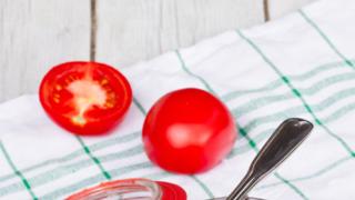 Uunissa paahdettu tomaattihillo