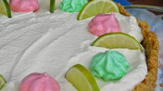 Key Lime Pie ja värikkäät marengit