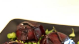 Joulupöydän elegantti alkuruoka: Punajuuriterriinit feta- tai vuohenjuustotäytteellä