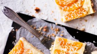 Viikon suosikki: mehevä persikka-rahkapiirakka