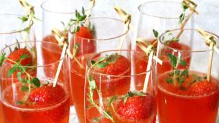 Samppanjaa, mansikkaa ja timjamia, tervetuloa juhlaan