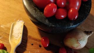 Tomaattikeitto tuoreista tomaateista