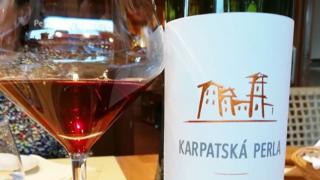 Miten maistuisi Pinot Noir Slovakiasta? Slovakiassa on viljelty viiniä jo vuosisatoja ja Neuvostoliiton sortuminen alkaa nyt näkyä. Slovakiassa valmistetaan mahtavia viinejä joita voi verrata viineihi