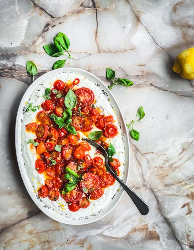 Paahdetut tomaatit ja vaahdotettu feta – alkupaloista ihanin